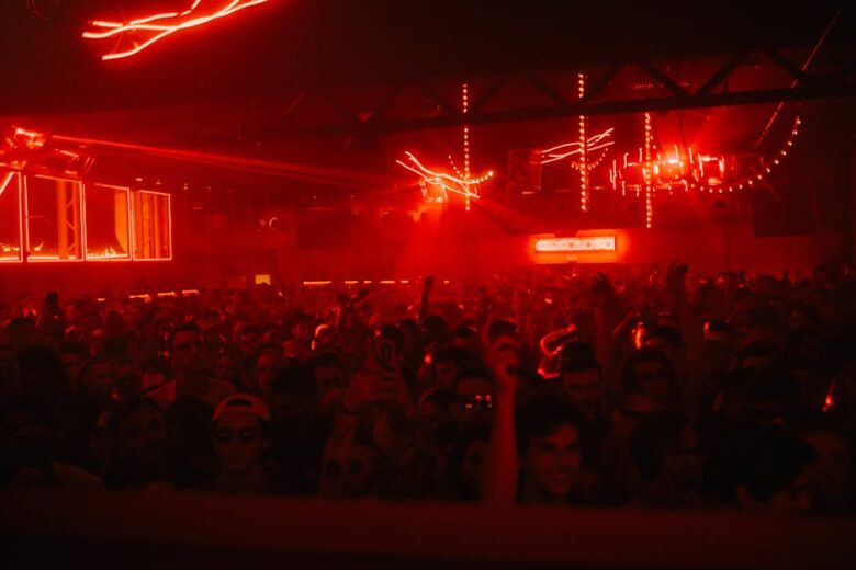 bars and nightclubs near me
